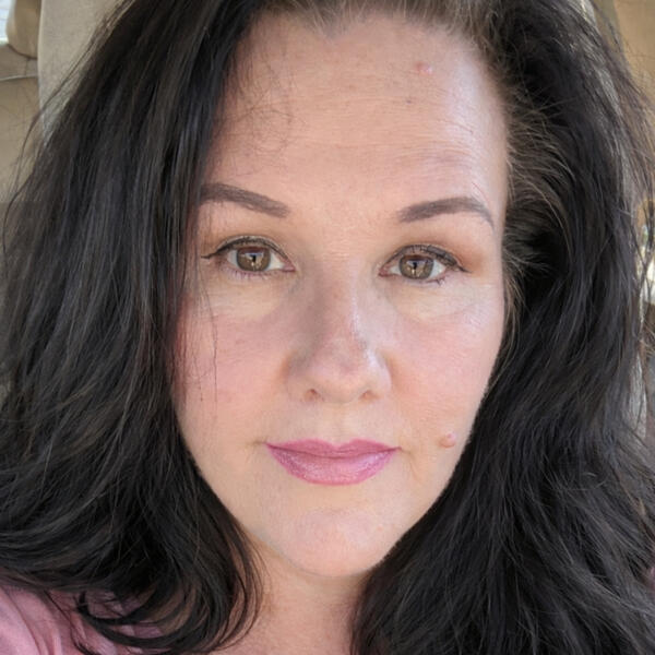 Portrait of Renea Hanks, AI advisor focused on AI-assisted thinking and decision support